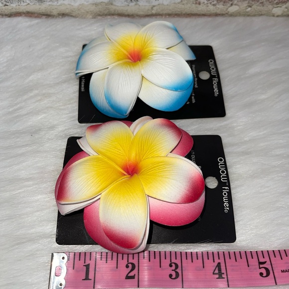Large Hawaii Flowers 2 Hair Clips Plumeria - Picture 5 of 5